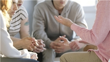 In den Forumsgesprächen des Evangelischen Bildungszentrums sprechen bekannte Personen aus Politik, Wissenschaft, Wirtschaft und Kultur zu grundsätzlichen oder aktuellen Themen. Im Dialog werden Hintergründe beleuchtet und die Meinungsbildung unterstützt.