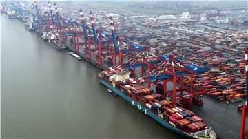 In den nächsten Jahren soll knapp eine halbe Milliarde Euro in den Hafen investiert werden.