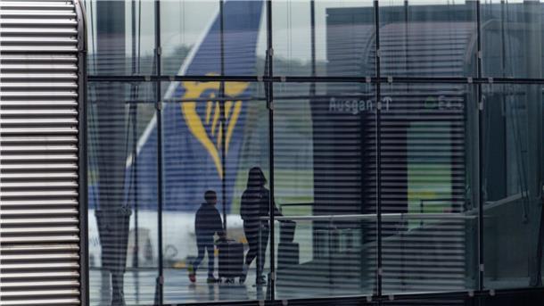 Billigflieger Ryanair will Kunden mit Rabatten anlocken In den vergangenen Monaten musste Ryanair Flüge streichen und seine Passagierprognose kürzen.