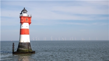 In der Außenweser steht der Leuchtturm Roter Sand. Er muss saniert werden. 