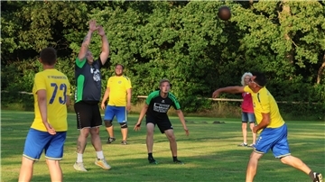 AT Rodenkirchen gegen KBV Grünenkamp II in der Schleuderball-Bezirksliga