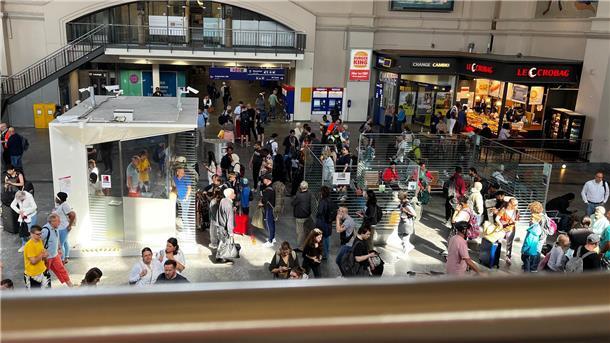 Nach Störung am Bremer Hauptbahnhof: Züge rollen wieder in Richtung Bremerhaven Züge nach Bremerhaven fallen reihenweise aus: Störung am Bremer Hauptbahnhof
