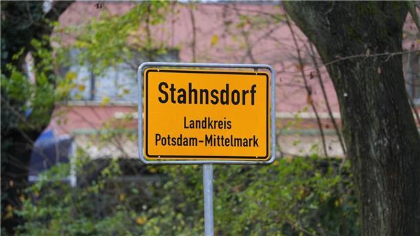 Wenn der Fußballplatz vier Meter zu kurz ist In der ersten Runde des DFB-Pokals kickt auch ein Amateur-Club aus Stahnsdorf in Brandenburg.