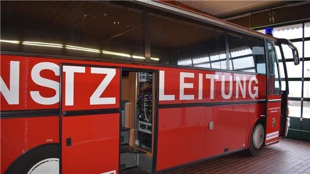 In der Feuerwehrtechnischen Zentrale (FTZ) in Brake: der schon in die Jahre gekommene Einsatzleitwagen der Kreisfeuerwehr Wesermarsch.