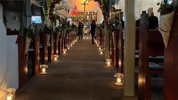 In der Heeslinger St.-Viti-Kirche erklangen weihnachtliche Kulthits im fetzigen Big-Band-Sound. Das Publikum war begeistert.