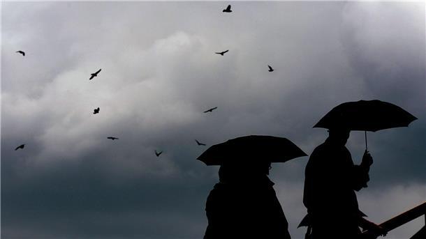 Ungemütliches Wetter vor den tollen Tagen In der Mitte Deutschlands müssen sich die Menschen auf Regen einstellen.