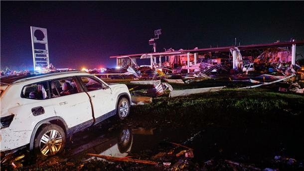 Tote und Verletzte nach schweren Stürmen im Süden der USA In der Nacht wütete ein Sturm über den US-Bundesstaaten Texas und Oklahoma und hinterließ eine Spur der Verwüstung.