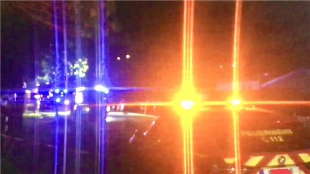 Warum die Katastrophe eine Feiertags-Reporterin angähnt und dumm herum orakelt n der Pfingstnacht mussten rund 100 Rettungskräfte von Feuerwehr, THW, Polizei, DRK nach Bremerhaven-Leherheide ausrücken. Eine Halle stand in Flammen. Rauch waberte über die Stadt.
