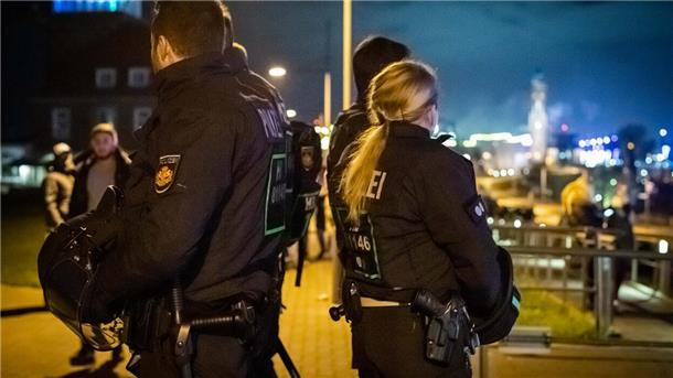 In der Silvesternacht von 2023 auf 2024 sind in Leherheide Feuerwehrleute und Polizisten angegriffen worden.