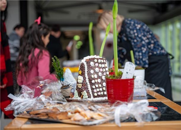 Festmahl für Bedürftige: Ein unvergesslicher Tag in der Stadthalle Bremerhaven In der Stadthalle wird wieder zur Weihnachtszeit für bedürftige Menschen gesorgt.