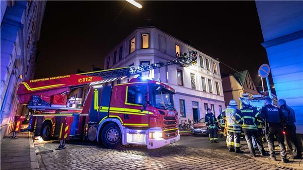 In der Straße Auf den Sülten/Ecke Wasserweg soll der mutmaßliche Brandstifter im Treppenhaus eines Mehrfamilienhauses einen Kinderwagen und eine Mülltonne entzündet haben.