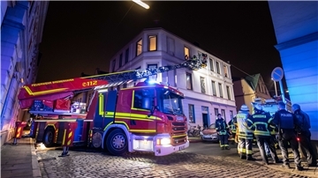 In der Straße Auf den Sülten/Ecke Wasserweg soll der mutmaßliche Brandstifter im Treppenhaus eines Mehrfamilienhauses einen Kinderwagen und eine Mülltonne entzündet haben.
