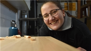 Vom Finanzamt an die Werkbank: Wie Julia nach Bremerhaven kam