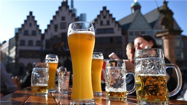 In Deutschland gehört Bier zum Alltag. Dabei ist klar, dass Alkohol ungesund ist.