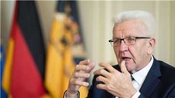 In Deutschland muss die Überbürokratisierung von Wirtschaft und Gesellschaft angegangen werden, sagt Baden-Württembergs Ministerpräsident Winfried Kretschmann.