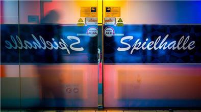4,6 Millionen Spielsüchtige und „riskante Spieler“  In Deutschland sind laut dem „Glückspielatlas“ etwa 4,6 Millionen Menschen von Spielsucht betroffen.