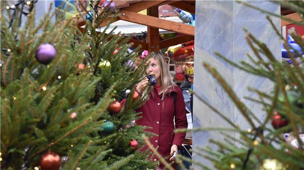 Warum der Zevener Weihnachtsmarkt nach über 20 Jahren wieder umzieht In diesem Jahr können die Besucher des Zevener Weihnachtsmarktes ihren Glühwein wieder an der St.-Viti-Kirche trinken.