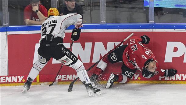 Die Pinguins senden ein Lebenszeichen: Erster Sieg im Viertelfinale In dieser Szene erhielt Pinguins-Stürmer Markus Vikingstad eine Spieldauertstrafe für einen Bandencheck gegen Kölns Juhani Tyrväinen. Eine umstrittene Entscheidung.