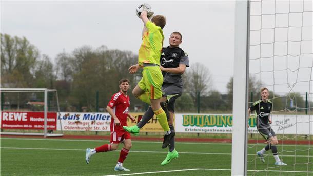 Der TSV Abbehausen mit Bjarne Böger spielt in der Fußball-Bezirksliga gegen den VfL Stenum.