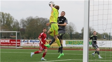 Der TSV Abbehausen mit Bjarne Böger spielt in der Fußball-Bezirksliga gegen den VfL Stenum.