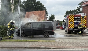 In Elsdorf stand am Donnerstag ein Auto in Flammen.