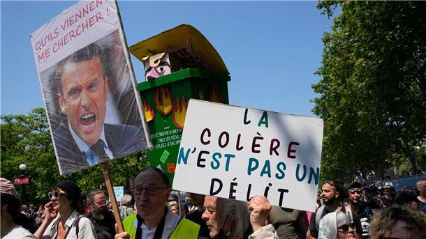 Umstrittene Rentenreform in Frankreich tritt in Kraft In Frankreich tritt die umstrittene Rentenreform von Präsident Macron nach monatelangen teils gewaltsamen Protesten an diesem Freitag nahezu geräuschlos in Kraft.
