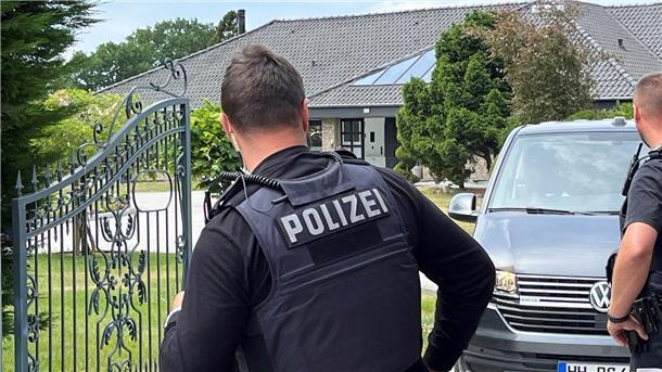 Razzia gegen Bande von Edelmetalldieben in fünf Bundesländern In Fredenbeck bei Hamburg fand die Razzia statt.