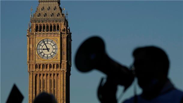 Debatte um „Bonusloch“: Empörung im britischen „Kulturkrieg“ In Großbritannien tobt ein zunehmend schriller „Kulturkrieg“ und eine Debatte um Zensur und Meinungsfreiheit.
