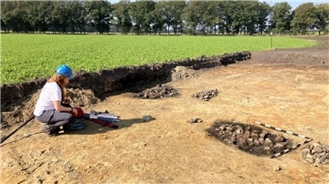 In Helvesiek wurden Gargruben untersucht, die vermutlich bei größeren Versammlungen der Zubereitung von Speisen dienten.
