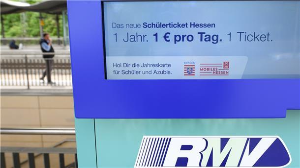 In Hessen gibt es das günstige Ticket für Jugendliche bereits. Ob es auch in Bremerhaven und im Verkehrsverbund Niedersachsen/Bremen eingeführt wird, hängt nun vom Senat und vom Magistrat ab.