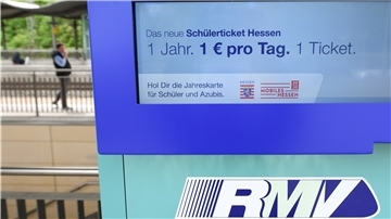 In Hessen gibt es das günstige Ticket für Jugendliche bereits. Ob es auch in Bremerhaven und im Verkehrsverbund Niedersachsen/Bremen eingeführt wird, hängt nun vom Senat und vom Magistrat ab.