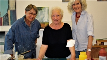 In ihrer Ateliergemeinschaft Am Heidacker steht bei Sybille Groß, Margitta Sündermann und Gesine Rathjen (von links) die abstrakte Malerei im Mittelpunkt.