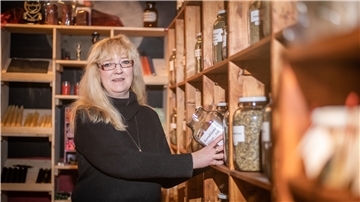 In ihrer Hexenwerkstatt bietet Anja Müller neben Ölen, Kerzen und Rauchmischungen auch Workshops an.