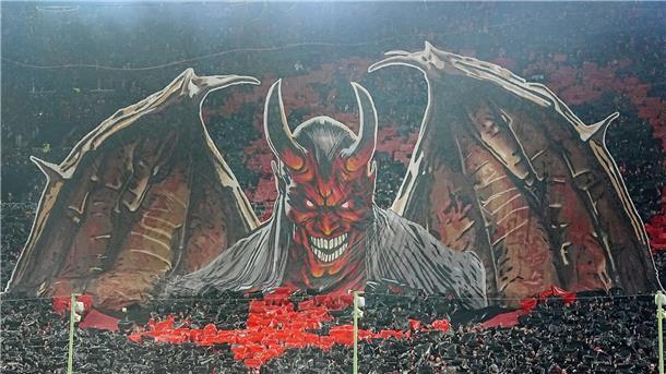 Aufstiegsrennen: HSV auf der Insel, Köln an der Spitze In Kaiserslautern sorgten die Fans mit ihrer Choreographie für Gänsehaut.