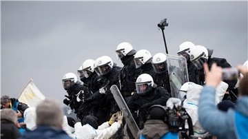 In Lützerath kommt es zu Konfrontationen zwischen Polizei und Aktivisten.