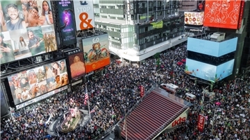 In New York nahmen laut Polizei mehr als 100.000 Menschen an Protesten teil.