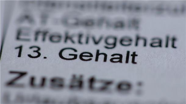 Studie: Ohne Tarifvertrag mehr Arbeit für weniger Geld In Ostdeutschland sparen tariflose Unternehmen besonders deutlich an den Gehältern ihrer Beschäftigten.