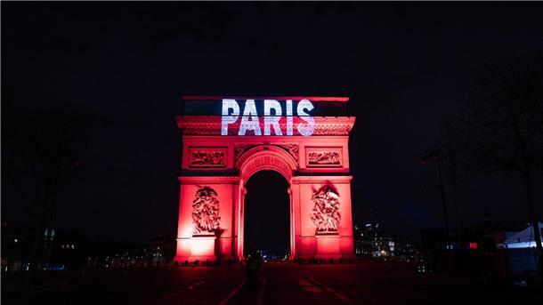 Weltweiter Party-Start ins Jahr 2023 In Paris hat es eine Ton- und Lichtshow am Arc de Triomphe gegeben.