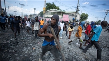 In Port-au-Prince kommt es zu Ausschreitungen.