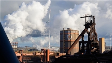 In Salzgitter läuft der Umbau zu grünem Stahl bereits seit 2023, 2025 soll die erste Anlage in Betrieb gehen.  (Archivbild)