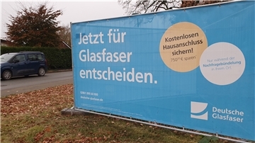 In sieben Orten der Gemeinde Wurster Nordseeküste wirbt die „Deutsche Glasfaser“ – wie hier in Midlum – derzeit um Interessenten für einen schnellen Internetanschluss bis in die Wohnung.
