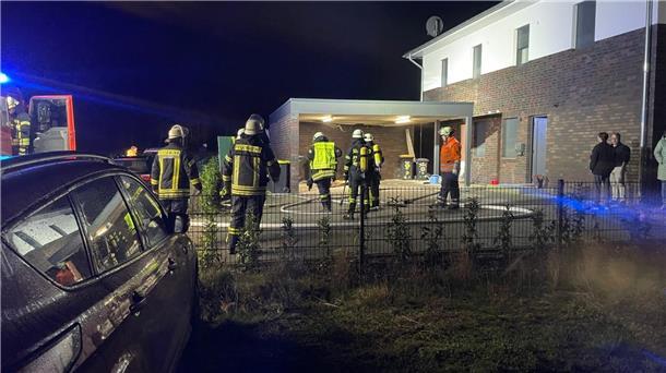 Feuer in der Silvesternacht: Mobilheim brennt in Zeven vollständig nieder In Sittensen kam es in der Silvesternacht zu einem Brand in einem Carport.