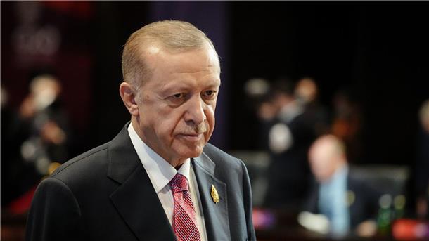 Erdogan-Puppe - Rückschlag für Schwedens Nato-Antrag? In Stockholm war eine dem türkischen Präsidenten Erdogan ähnelnde Puppe an den Füßen aufgehängt worden.