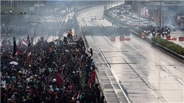 In vielen Landesteilen gibt es seit Tagen heftige Proteste.