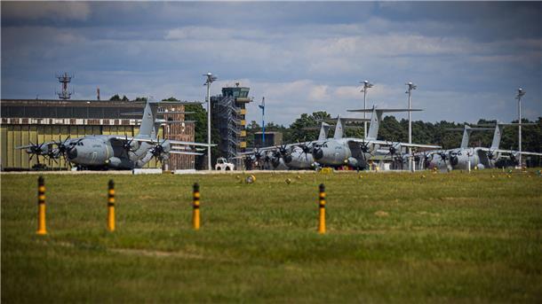 6,4 Milliarden Euro fließen in Bundeswehr in Niedersachsen In Wunstorf sind die Militärmaschinen A400M des Lufttransportgeschwaders 62 stationiert. (Archivbild)