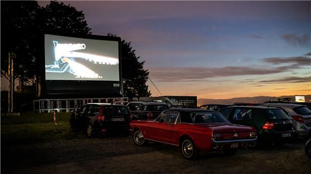 Autokino soll auch nach Nordenham kommen In Zeiten der Corona-Pandemie erlebt das Autokino einen Aufschwung. Auch in Nordenham sollen drei Tage lang Filme gezeigt werden, nachmittags für Familien, abends für Erwachsene.
