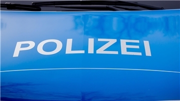 In Zeven wurde am Freitagabende ein Polizeiauto beschädigt.