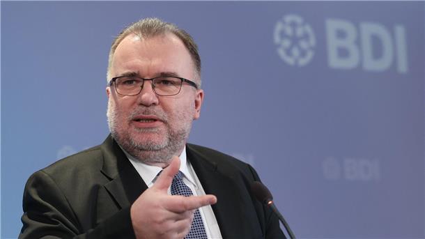 Industriepräsident Siegfried Russwurm vertritt die Ansicht, dass  Deutschland immer mehr ins Hintertreffen gegenüber anderen Regionen der Welt gerät.