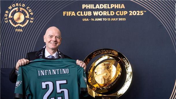 Zwanziger: Infantino soll sich als Zirkusdirektor outen Infantino gilt als Mann der perfekten Inszenierung.