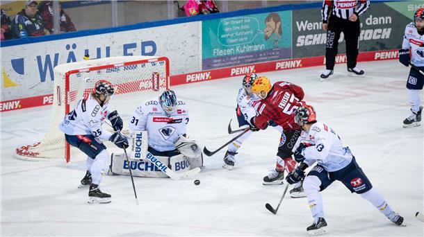 Zwei späte Tore: Die Pinguins bleiben nach Sieg gegen Ingolstadt an der Spitze Ingolstadt ließ lange Zeit nur wenige Chancen zu.